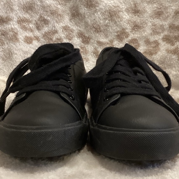 Polo Ralph Lauren Triple Black Lace-up Sneaker, Size 6 - Picture 6 of 14